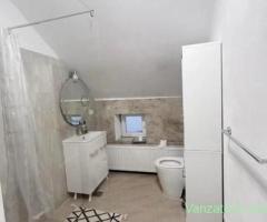 De inchiriat apartament la casa, 3 dormitoare, aproape de universitati, centru