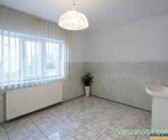 FILM! Targu Secuiesc,2 camere,partial renovat,recomandat:locuinta activitati profesionale