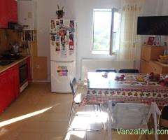 Vand apartament 2 camere decomandat in Deva, zona Garii, et. 3, bloc de 3 etaje acoperit cu pod