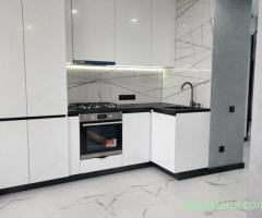Va oferim spre închiriere un apartament spațios de 2 camere, situat pe Bulevardul Decebal