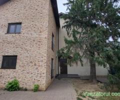 Vila spatioasa in Tunari pozitie centrala