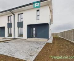 Duplex ultrafinisat cu 3 camere, 3 băi în Pișchia