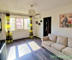 Vând apartament cu 3 camere, etajul 3 ,Zona Sagului - Turist
