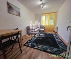 Vand 2 camere Decomandat zona Moroasa 1
