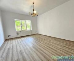 Casa 4 camere, S 110 mp Centru cu panouri pretabil servicii, birouri.