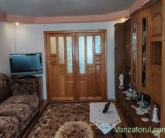Vand apartament 3 camere plus garaj