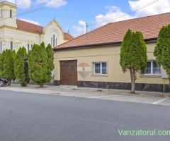 Casă complet renovată în zona ultracentrală | Pecica