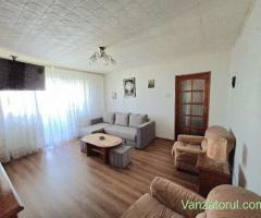 Apartament 2 camere semidecomandat, confort 1 sporit, Craiovița, 52 mp, etaj 4, centrală, proprietar