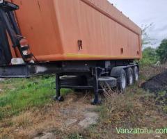 Semiremorci prelate și basculabilă + Iveco Stralis