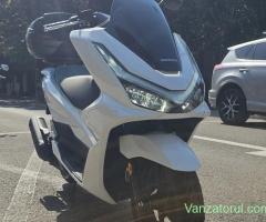 Scuter Honda PCX 125, 2025, 1300km