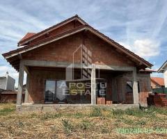 Casa la rosu de vanzare, aproape de Timisoara