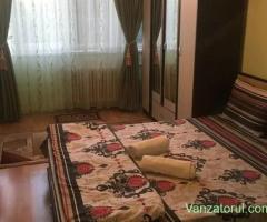 De inchiriat apartament 1 camera zona Spitalul Judetean cu centrala proprie