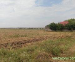 Vând teren extravilan