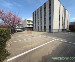 Încălzire în pardoseală, baia are fereastra. Loc parcare privat