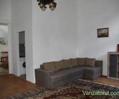 Inchiriez apartament 2 camere, et. 1, langa Medicina si Universitate