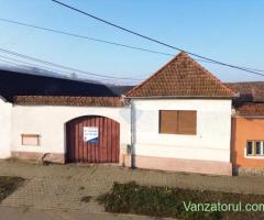 Casă săsească 3 camere si 1400 mp teren in Brateiu - jud. Sibiu