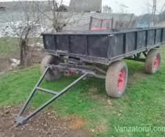 Vând remorca agricola