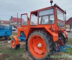 Vând tractor U650 cu plug