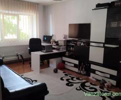Vând apartament 3 camere decomandat