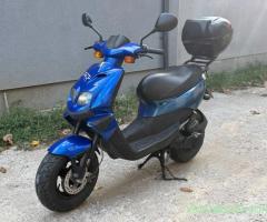 Scuter Peugeot Trekker 49cc 2T din 2006 650 Euro