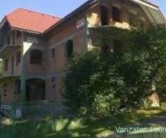 Vilă la rosu - 15 camere, 700mp, Băile Tusnad, jud. Harghita