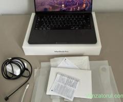 MacBook Pro M5GB1tb.