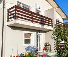 Casă modernă tip duplex, 4 camere, 2 băi, utilități, parcare, terasă mare, priveliște superbă