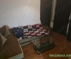 Vand Garsoniera in vila la curte