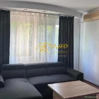 Apartament cu 3 camere in zona Podul Ros.