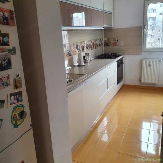 Vanzare Apartament 3 camere , 68 mp, renovat, vedere spate, Bd. Timișoara