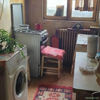 Vand apartament 3 camere zona Favorit Dr.Taberei 90000Euro negocibil 10 10 necesita renovare