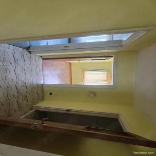 Vanzare apartament 3 camere, etaj 1, 64 mp, boxă, zona Trapezului