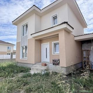 Duplex de vanzare, 4 camere despartit prin garaj - toate utilitatile Mosnita
