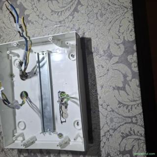 Electrician execut lucrari
