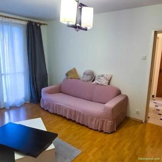 VÂND apartament cu 2 camere semidecomandat in Titan, situat într-o locație excelentă, vis-a-vis de M