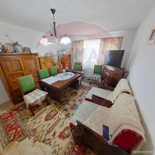 Apartament cu 3 camere de vânzare în cartierul Constructorului