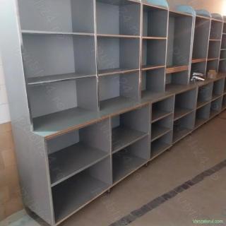Vând rafturi si vitrine prezentare