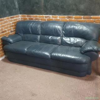 Acum vând mobilier , o canapea cu doua fotolii din piele și un dormitor ,