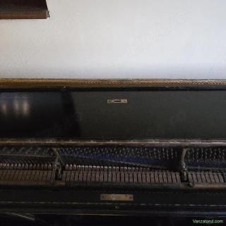 Vând pianină