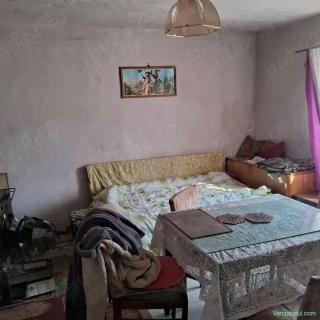 Casa la sat cu gradina mare, 45 km de Timisoara.