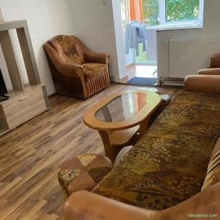 Apartament cu 2 camere de vanzare Tractorul