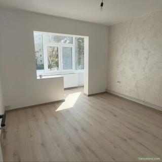 Vand apartament 2 camere tractorul