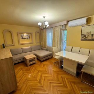 3 camere, decomandat, etajul 1,Lipovei-Holdelor