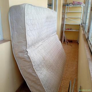 Apartament si teren de vanzare