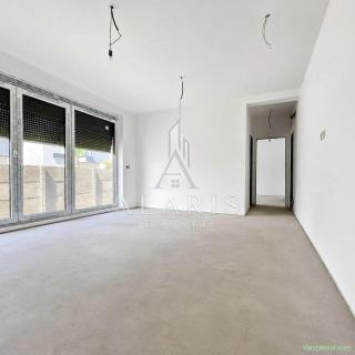Apartament cu 3 camere, curte de 100mp, in Giroc