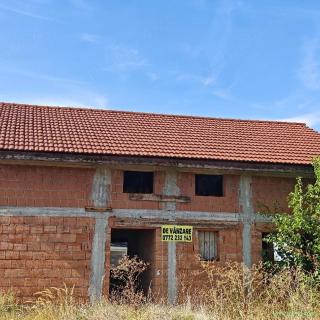 Casa la rosu de vânzare în Săcălaz