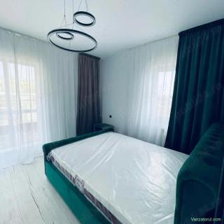 Persoana fizica , camera in penthouse , lux , doar pentru o fata , PRET 200 EURO , iesire direct pe