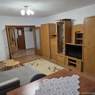 Stadion Farul, inchiriez pe termen lung ap. 3 camere decomandate etaj 3 cu loc de parcare langa bloc
