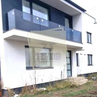 Casa la alb 2 bai 2 balcoane si curte 170 mp in Sibiu