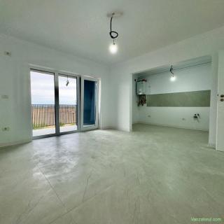 Decomandat.Spatios.Finalizat.Disponibil Acum!